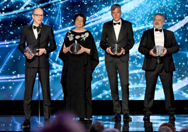 (Getty Images for Breakthrough Prize) de gauche à droite Andreas Hoecker (précédent porte parole d’ATLAS),  Patricia McBride, (précédente porte parole de CMS),  Marco Van Leeuwen (porte parole d’Alice) et Vincenzo Vagnoni (porte parole de LHCb).