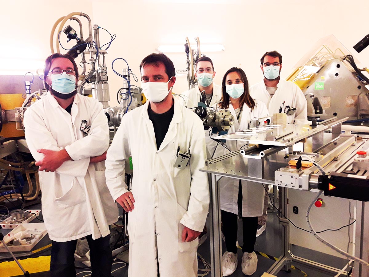 Radiolyse Subatech de gauche à droite : Johan Vandenborre (responsable - chargé de recherche), Guillaume Blain (ingénieur), Simon Guillonneau (Stagiaire Master 2), Emeline Craff (doctorante), Vincent Fiegel (postdoctorant)