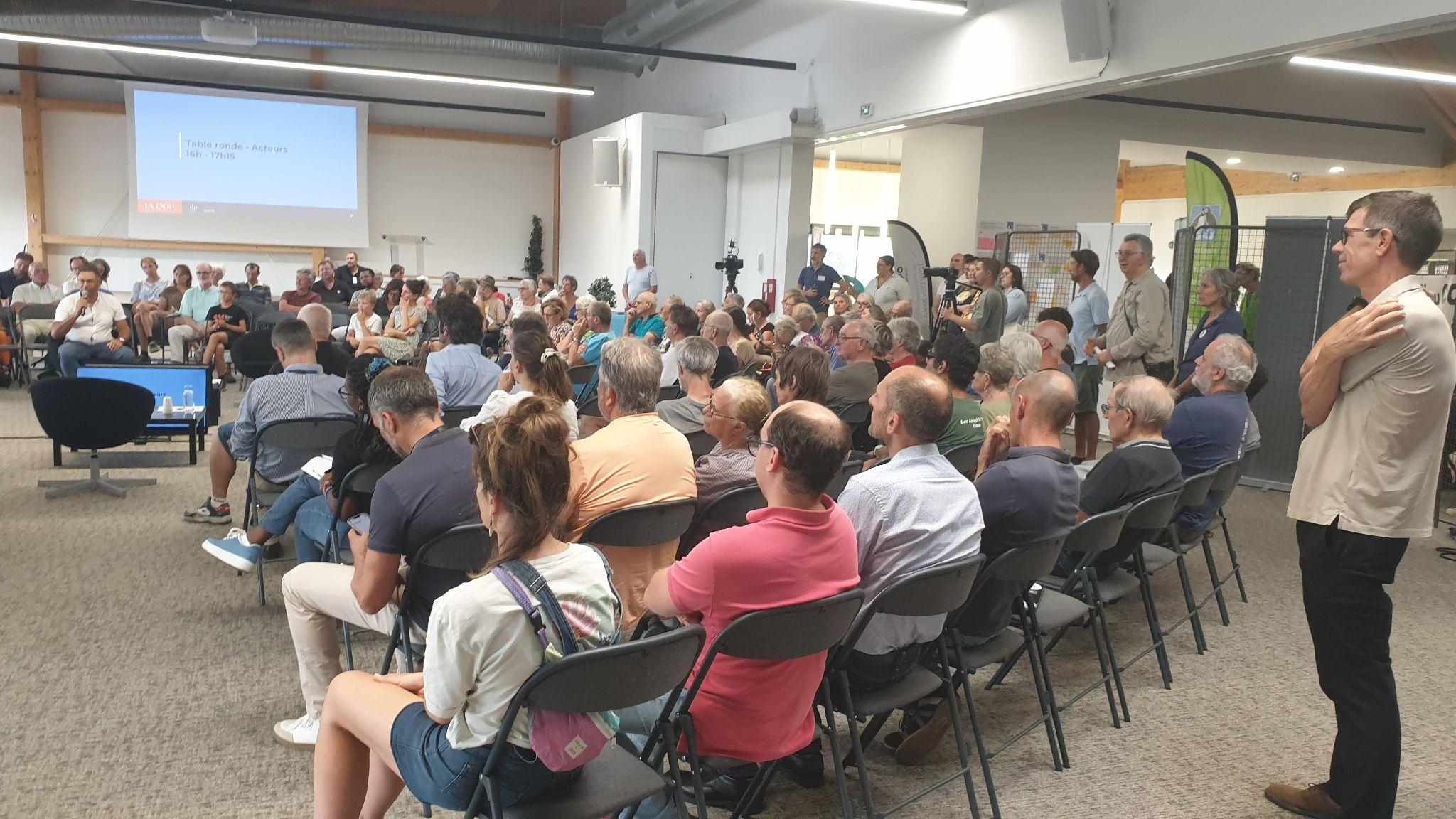 Table ronde du Forum des acteurs, organis&eacute; &agrave; La Roche-sur-Foron (Haute-Savoie) en ao&ucirc;t 2026. Les scientifiques de l&rsquo;IN2P3 ont particip&eacute; &agrave; plusieurs &eacute;changes avec le public lors de cet &eacute;v&eacute;nement.