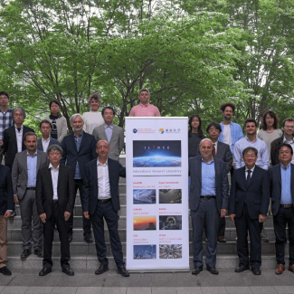 Les membres et collaborateurs d’ILANCE réunis à l’occasion de la visite de la direction de l’IN2P3 sur le campus de Kashiwanoha à Tokyo.
