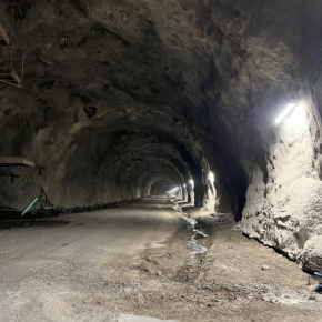 Chantier du tunnel creusé sous les monts du Toitskloof