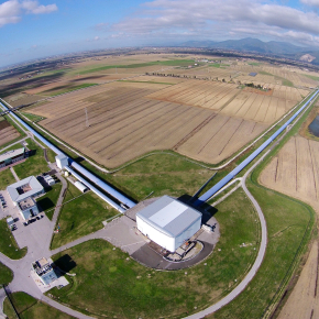 Vue aérienne de l'interféromètre Virgo